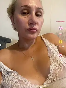 YourBlondee webcam