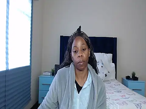 QUEENMANDYY webcam