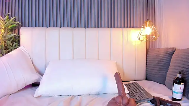 AnaisClark webcam
