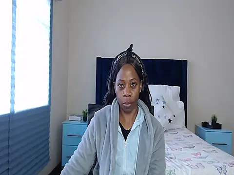 QUEENMANDYY webcam