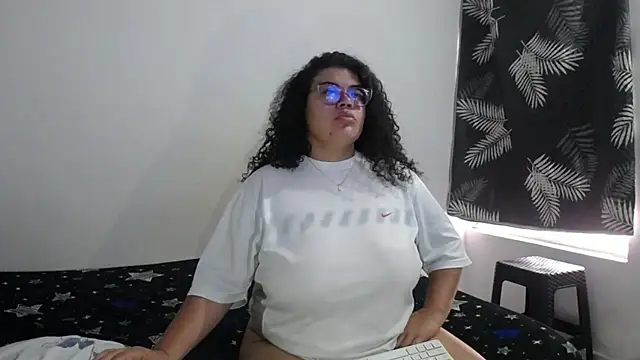 mabigomez00 live cam on StripChat