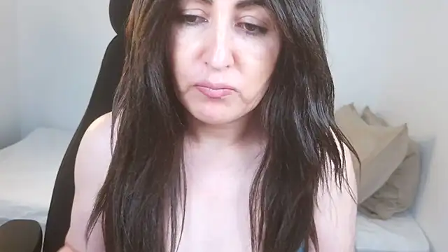 naughty_sarahh webcam