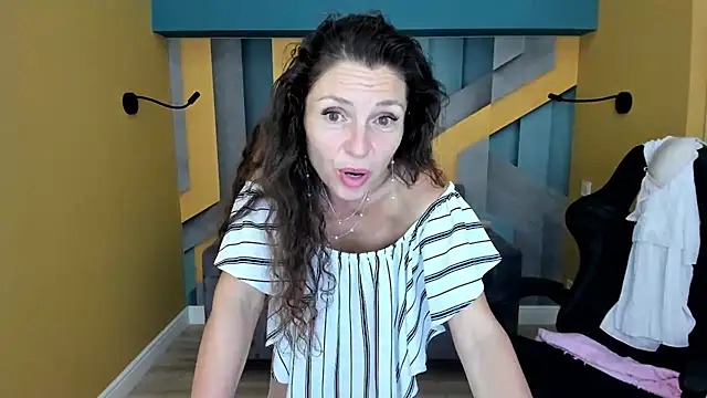 EllaLong webcam