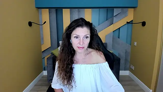 EllaLong webcam