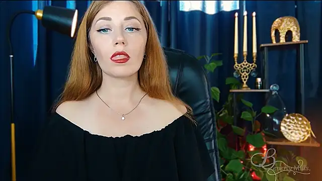 MissBeverlyMills live cam on StripChat