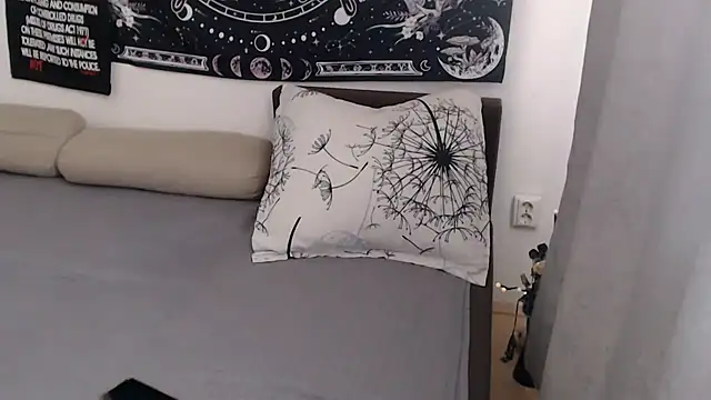 AlienforTwenty webcam