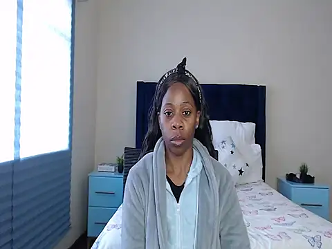 QUEENMANDYY webcam
