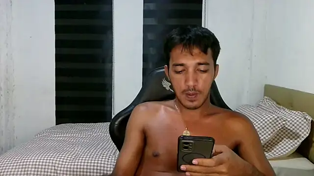 Spicy_RowyCam live cam on StripChat