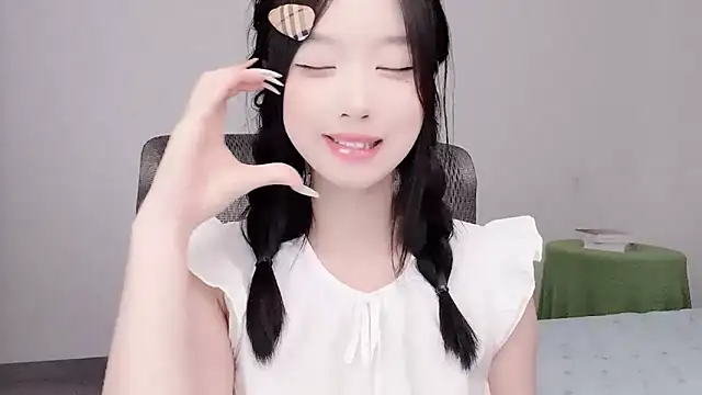 Yoyo33355 live sex cam