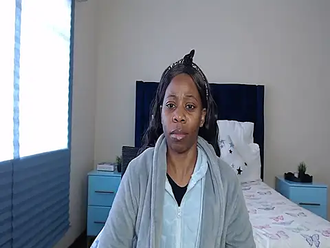 QUEENMANDYY webcam