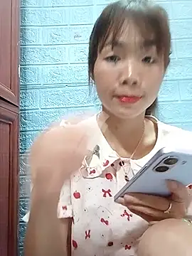 AmyLinee01 live cam on StripChat