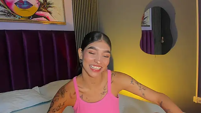 LauraAristizabal live cam on StripChat