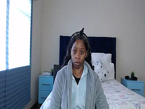 QUEENMANDYY webcam