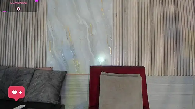 briannachelsea (F milf) - 💦 Shiny Cleavage Glow