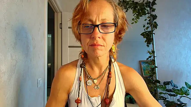 LioraWeiss live cam on StripChat
