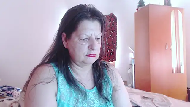 ExtasyMature live cam on StripChat
