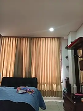 MiaIsabela_ webcam