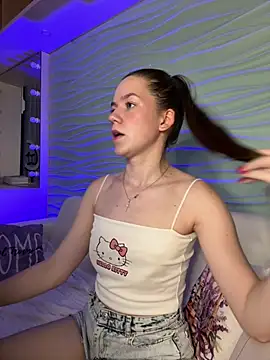 PeachCheeks_ webcam