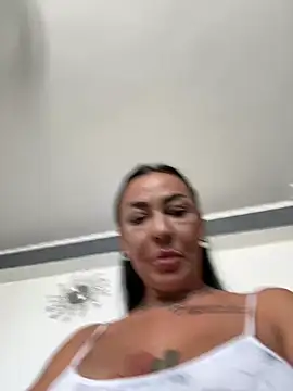 MaiaGold69 webcam