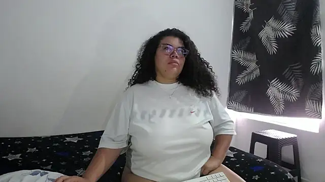 mabigomez00 live cam on StripChat