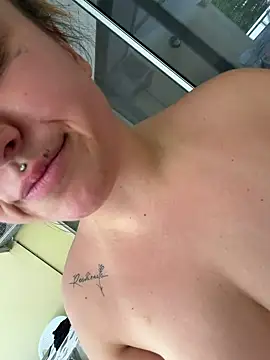 ladysofi02