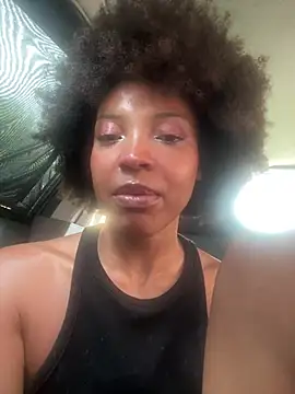 Queenkimi777 webcam