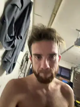 WhiteBoyyAhFreak913 webcam