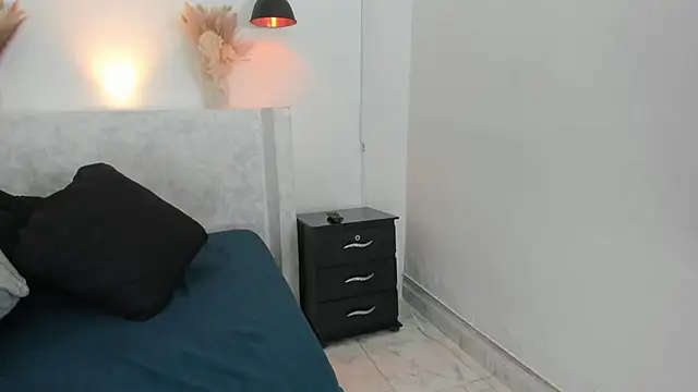 dakota_roussee webcam