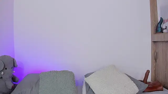 TianaGlow44 webcam