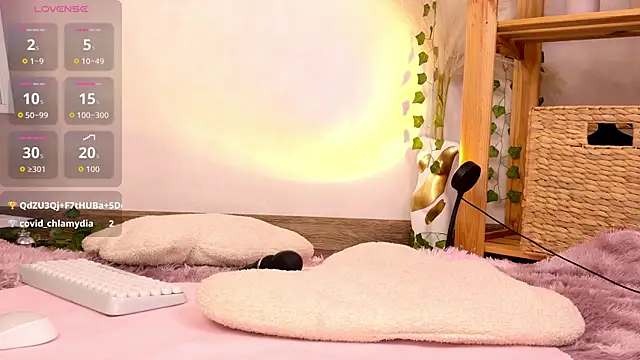 LilCatalia webcam