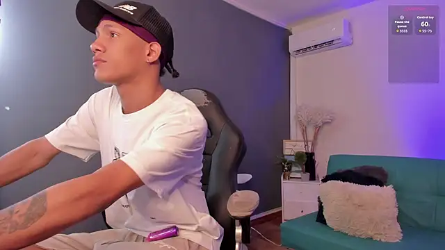 NoahBull19 webcam