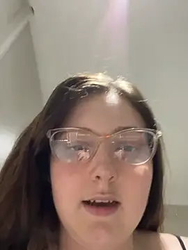 Yourfav_brunett webcam