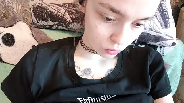 CaraDelevingnee webcam