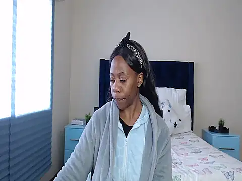 QUEENMANDYY webcam