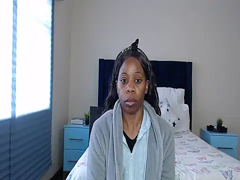 QUEENMANDYY webcam