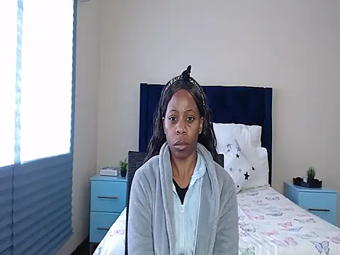 QUEENMANDYY webcam