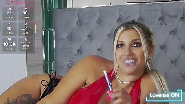 Lorehottie webcam