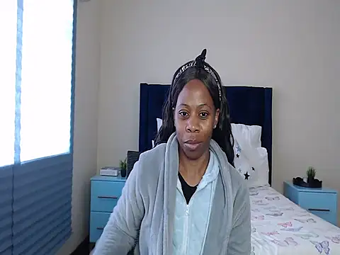 QUEENMANDYY webcam