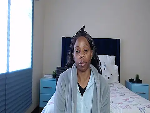QUEENMANDYY webcam