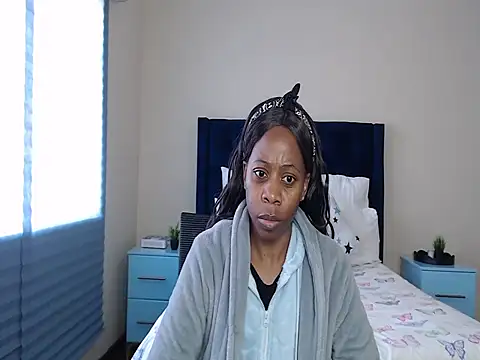 QUEENMANDYY webcam