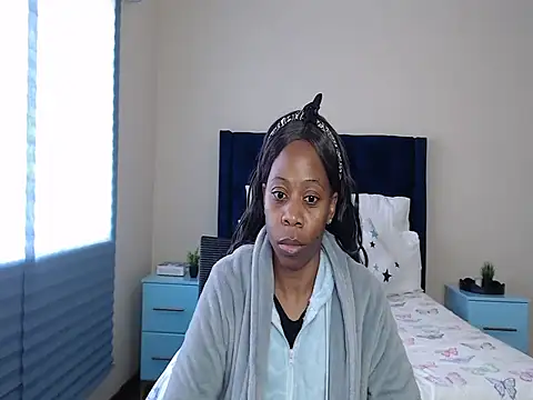 QUEENMANDYY webcam