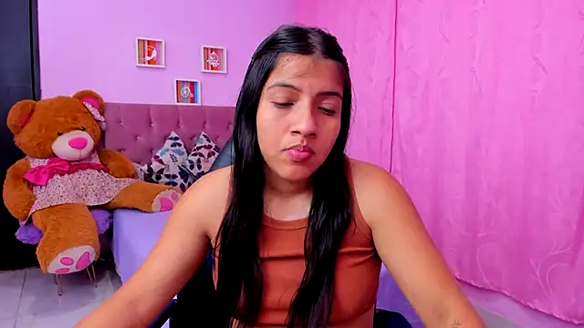 zara_cute live cam on StripChat