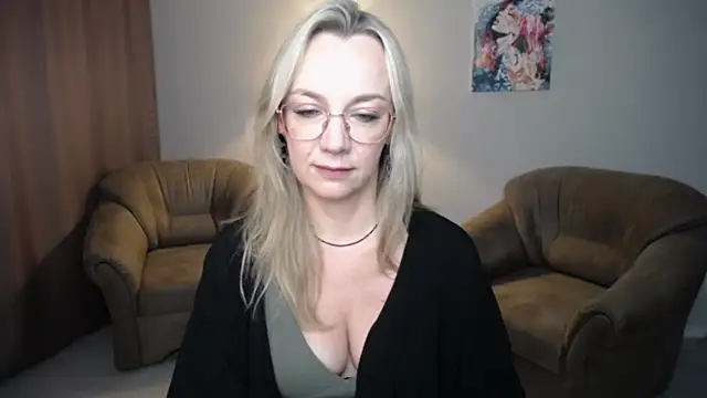 Ava_Elior live cam on StripChat