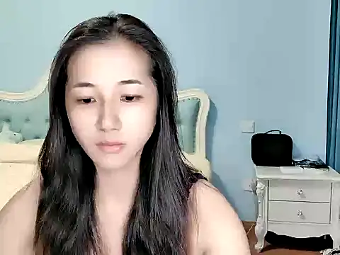 Qianqian-666 live cam on StripChat