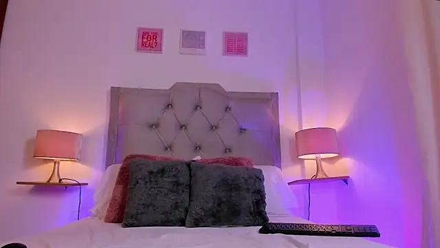 iMiia_coopper01 live cam on StripChat