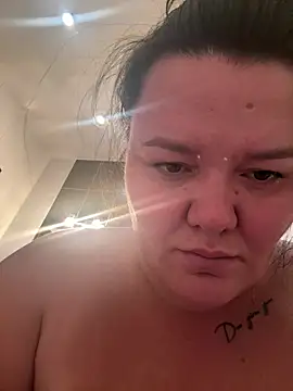 SunnyLeila2101 live cam on StripChat
