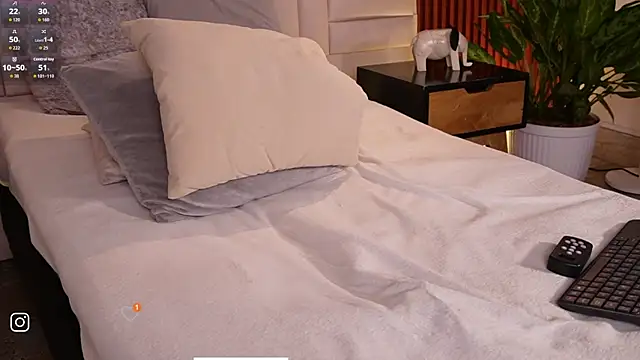 lexiee_grey_ webcam