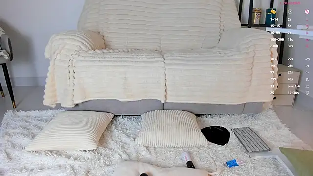 emydollyy (F young) - Naked doggy and spank ass