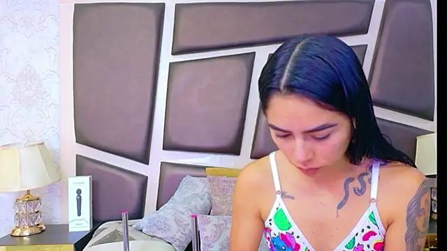 NicoleEsposito live cam on StripChat