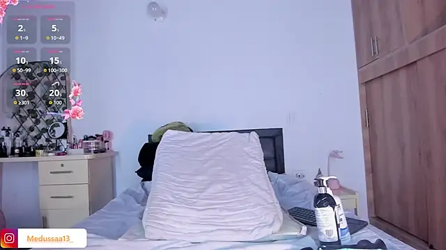 medussa13_ webcam